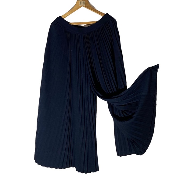 Scotch&Soda navy blue accordion pleat very wide leg culottes. Totally glorious! - Picture 2 of 6
